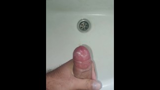 I jerk off my big and thick penis, I cum with a lot of sperm