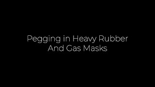 Pegging in zware rubberen en gasmaskers (trailer)