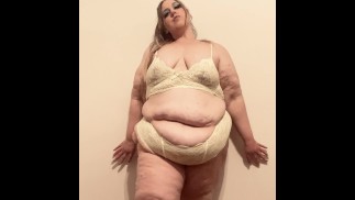 Essayer une nouvelle lingerie pour vous