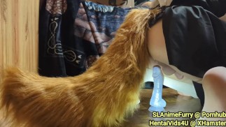 Crossdressing Hundemädchen Reitdildo mit großem flauschigen Schwanz Cosplay
