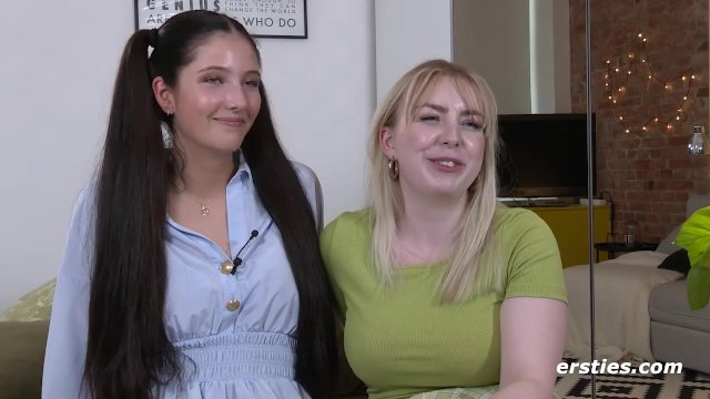 Ersties - Die 19-jährige Line bekommt Lesben-Besuch von Lana L