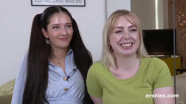 Ersties - Die 19-jährige Line bekommt Lesben-Besuch von Lana L