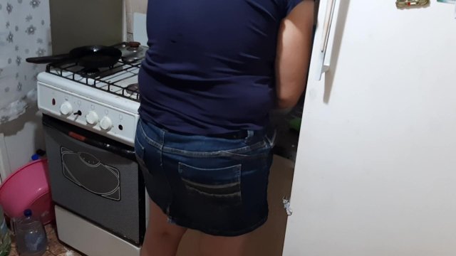 We masturbate to our stepmom while she is washing the dishes - IkaSmokS