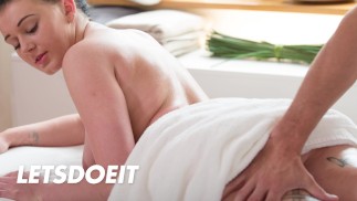 Рокси Блэк получает больше, чем она получила от своего горячего массажиста Макса Диора - LETSDOEIT