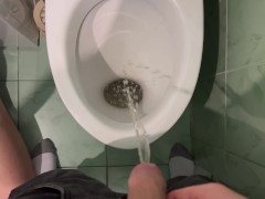 Стряхиваю Последние Капли Мочи Ей В Рот После Того Как Справил Нужду.Подмывает Член Ртом - Screenshot 2 of 16 - Public Toilet