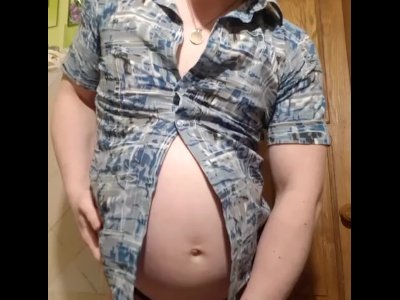 I tore off a shirt button😤😤💥💥 My belly button is also cracking🎈 More -- on my OF🏐🏀⚾️🏀