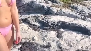 I show my tits on a public beach and I touch my pussy