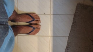 pés masculinos
