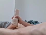 Preview 3 of Je me masturbe avec mon fleshlight et fini avec les mains, qu'est-ce que c'est bon!