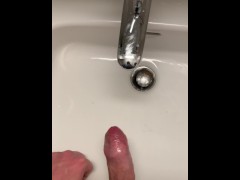 Quick Sneaky Masturbation - Screenshot 10 of 16 - Quicki