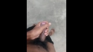 Masturbação banheiro público um menino indiano