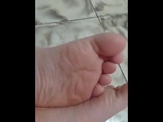 I Send a Video of me Touching my Feet so he can Masturbate with me Pinay