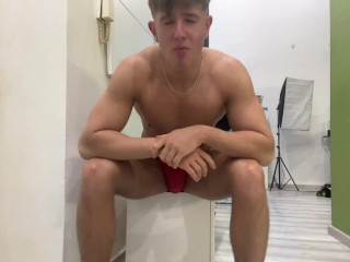 臭脚，鞋子和巨大的打嗝