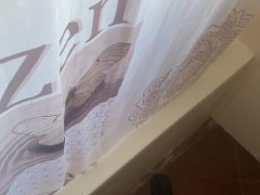 Подсматриваю за женой в ванной и писаю на нее - Screenshot 11 of 16 - Piss