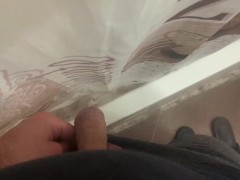 Подсматриваю за женой в ванной и писаю на нее - Screenshot 16 of 16 - Piss