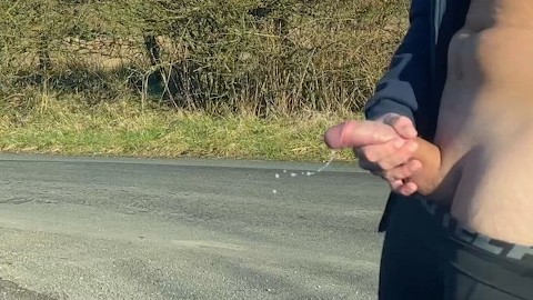 **ALMOST CAUGHT** TEEN JERKING OFF IN LEGGINGS ON PUBLIC ROAD