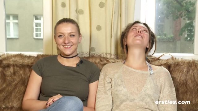 Ersties - Das erste Mal lesbisch mit Sofie und Tamara