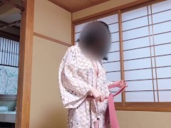 旅館で浴衣脱いでのヌード＆こたつ覗き 2/16