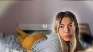 Lea Long Farts In Leggings!