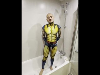 Garoto Sexy Tomando Banho Quente Esfregando Tinta Corporal