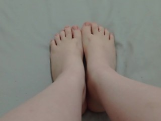 I Masturbate with my Feet for you Pinay