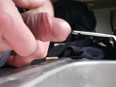 Sink pissing - Screenshot 14 of 16 - Peeing