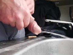 Sink pissing - Screenshot 5 of 16 - Foreskin