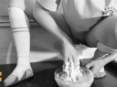 Pee Dough - Screenshot 11 of 16 - Girls Peeing