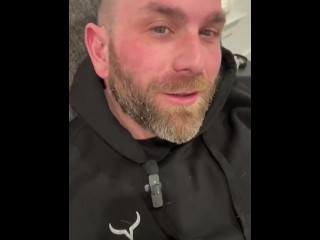 Огромный член на альфа жеребце