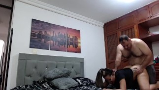 Сосед, родители оставили меня одну дома, иди трахни меня.