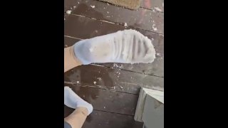 Белые носки и снег