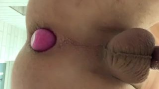 Juego anal con huevos alienígenas