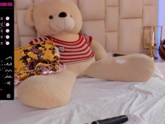 Otaku and nerdy girl uninhibits herself naked on the internet, hidden from her parents