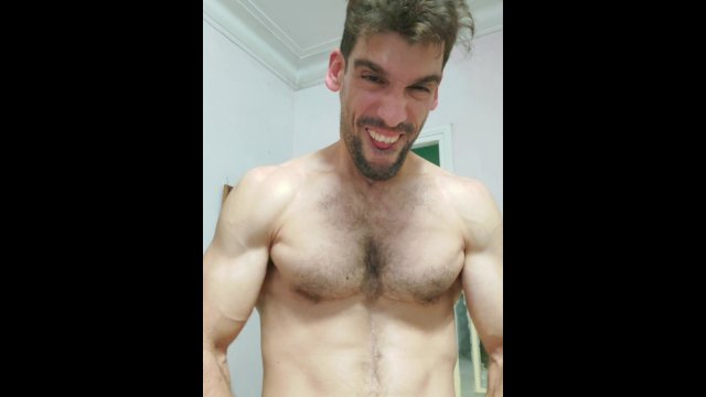 Guy shows his face when he cums
