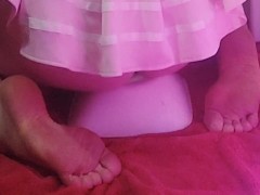 Incubator Bonus Vid. Stare at my soles while I ride this egg...