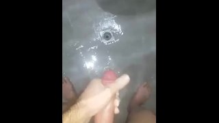 Masturbatie in de badkamer