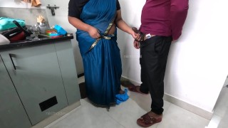 Femme de chambre tamoule branle la bite du propriétaire dans la cuisine