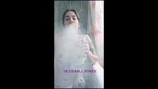 420 在浴缸里带来假阳具的乐趣