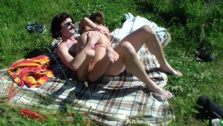 Сексуальные сюрпризы во время принятия солнечных ванн – часть 1