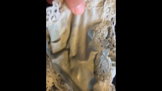 Los calzones de mi esposa con lechita