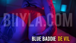 Horny cheveux bleus PAWG Blue Baddie De Vil twerkin pour papa allez vérifier BIIYLA . Com
