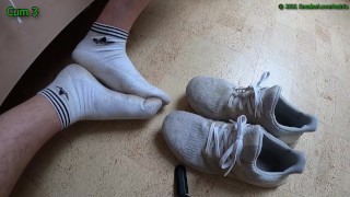Blanc Adidas Ultraboost obtient 7 charges de sperme (court)