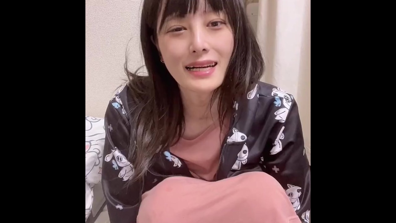 美形ニューハーフ　射精 gif 