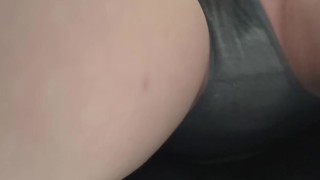 満員電車で女の子手マンしてたら潮吹かれちゃいました porn video thumbnail