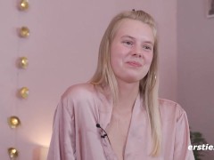 Ersties - Intime Sinnlichkeit mit der blonden Jolien in sexy Dessous
