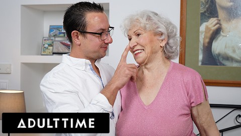 ADULT TIME - 70 jaar oude GILF verlangt naar een lul in haar grote harige poesje!