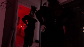 Карнавальная маска хозяйки зеркала пукает (полное видео на моем официальном сайте)