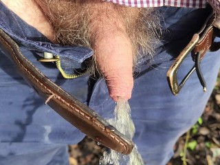 Отчаянно хочу помочить Струйку в штаны, прежде чем расстегнуть!