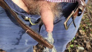 Désespéré de pisser Trickle dans mon pantalon avant de se déballer !