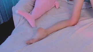 女神戏弄赤脚腿和崇拜屁股